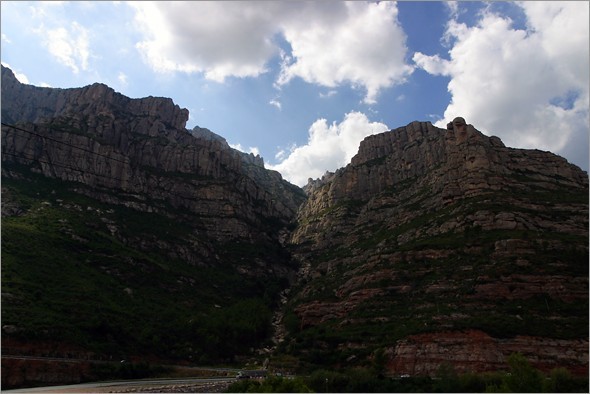 Montserrat Funicular Up.jpg
