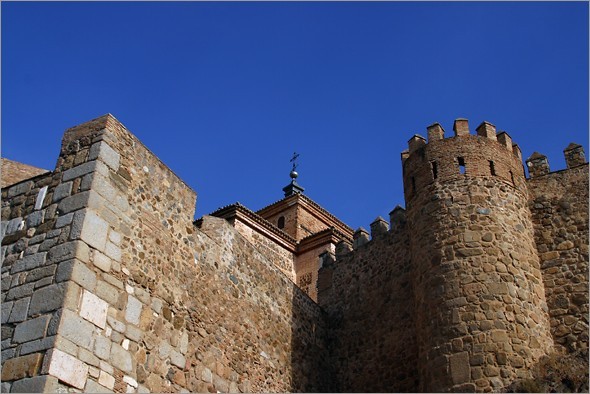 Toledo Walls Looking Up.jpg