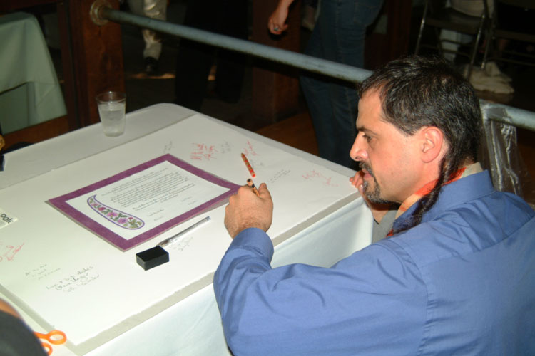 Larry_signing_Ketubah