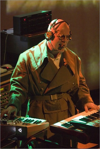 Thomas_Dolby_4-15-06_9167.jpg