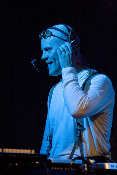 Thomas_Dolby_4-15-06_9285.jpg