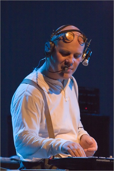 Thomas_Dolby_4-15-06_9295.jpg